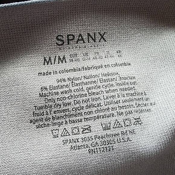 FINAL PRICE Spanx Black Camo Look At Me Now Seamless Crop Leggings M NWT - Picture 5 of 5